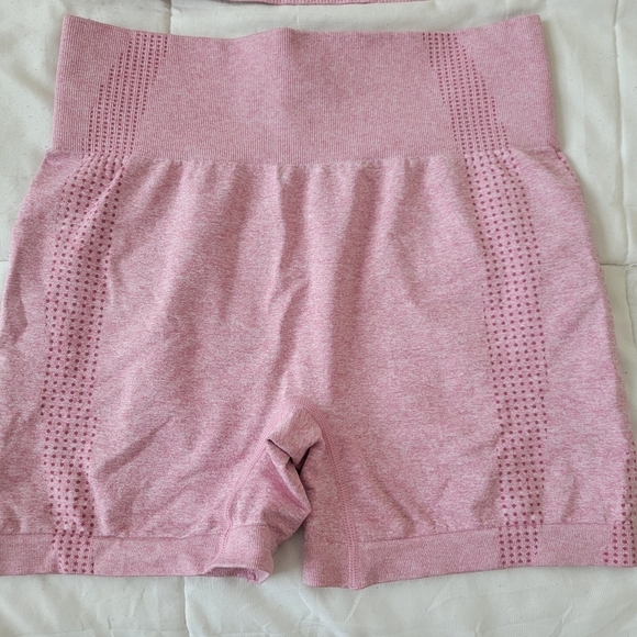 Workout Shorts and Crop top seamless set Pink Red M Like new - Picture 3 of 6